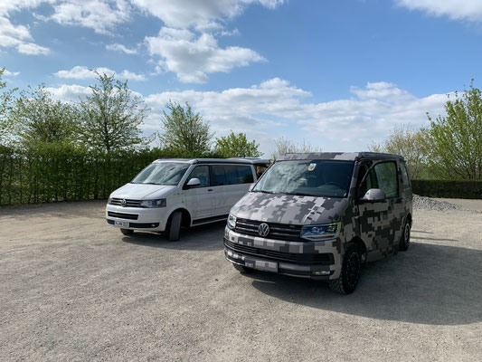 T6 Spacecamper in camouflage in front of a white T5 California