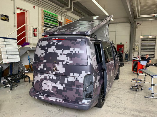 platte wagen bij Foliencenter-NRW Pixeltarn camouflage