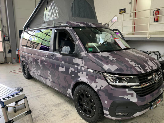 platte wagen bij Foliencenter-NRW Pixeltarn camouflage