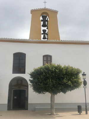 Campanario de la iglesia del pueblo de Santa Gertrudis, Ibiza.