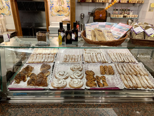 Counter with churros at the Horchateria de Santa Catalina