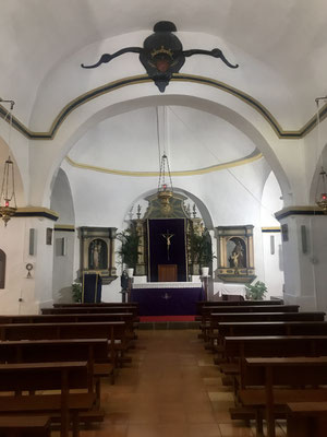 Vista dell'altare, chiesa del villaggio di Santa Gertrudis