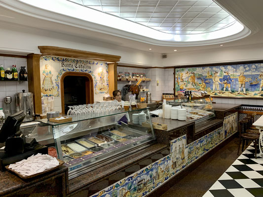 Intérieur du café Horchateria de Santa Catalina