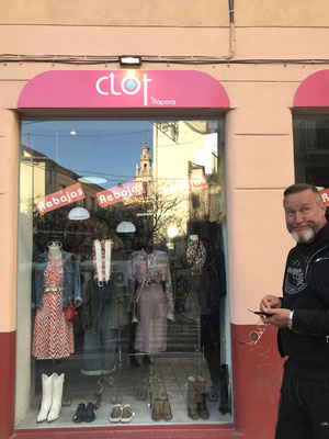 Marc in front of Clot Vintage second hand store at Plaza de Tossal