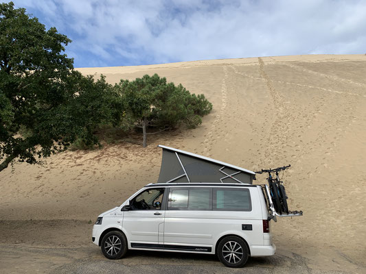 white VW T5 California in front of the Dune du Pilat, dune in France