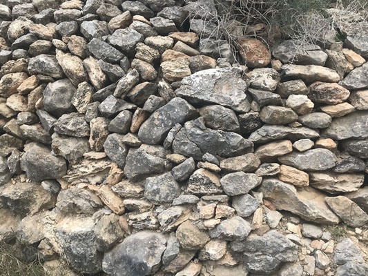 Muro de piedra natural