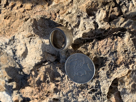 Ring aus altem Silberdollar, Peace Dollar, samt Münze