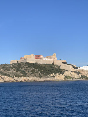 IBIZA Festung von der Fähre nach Formentera