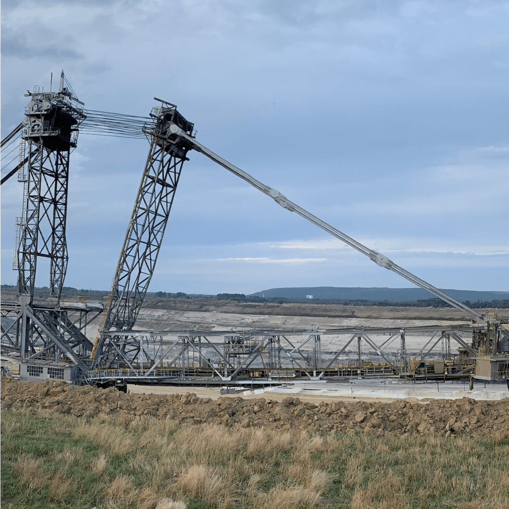 Bagger der Rheinbraun im Tagebau Inden, Symbol der fossilen Energie