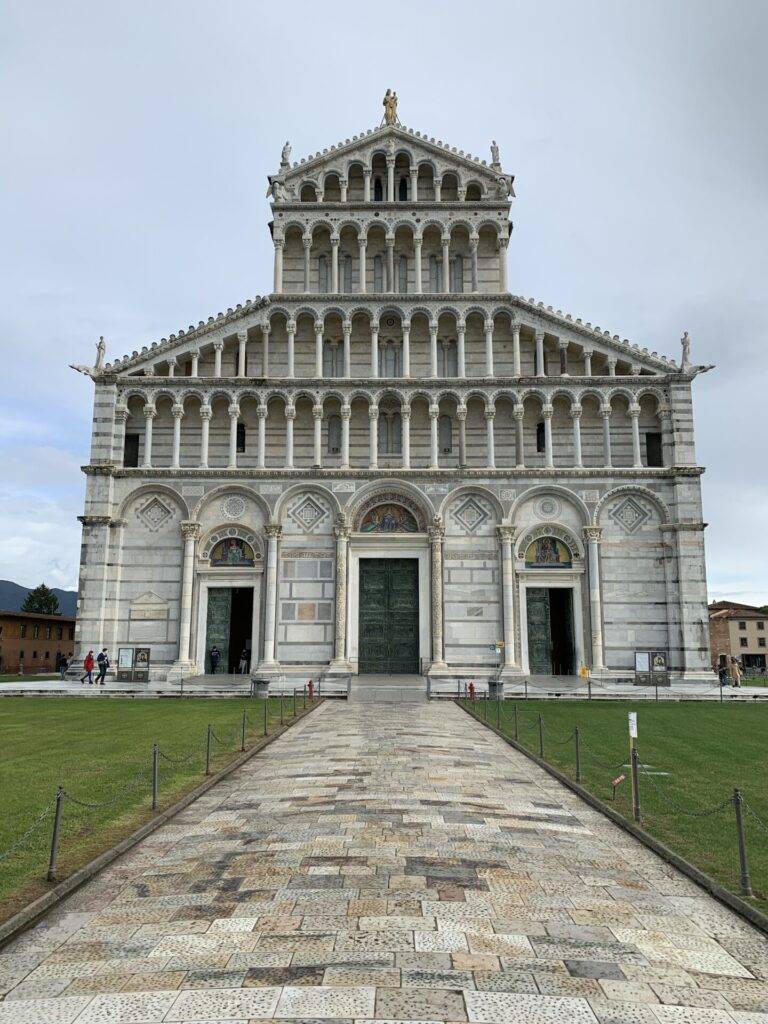 Santa Maria Assunta, también Catedral de Pisa desde el exterior