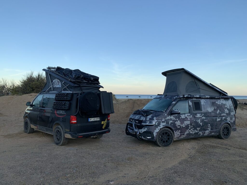 Seikel T5 California and T6.1 SpaceCamper on the beach of Piscinas