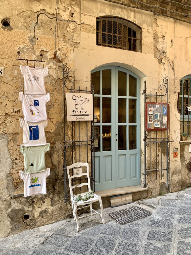 Exposición de una boutique en Ortigia