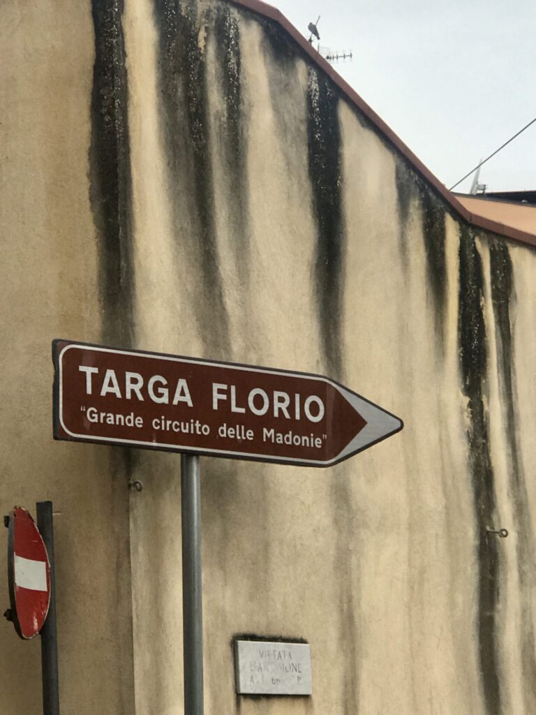 Hinweisschild auf die Targa Florio