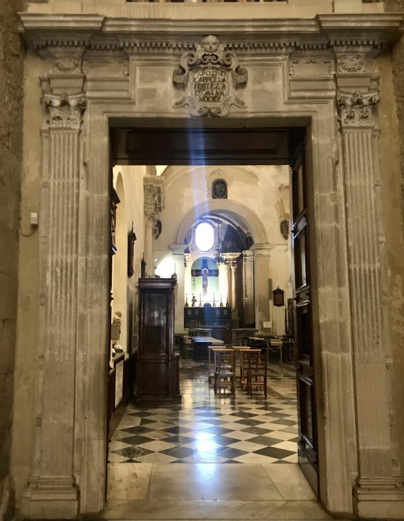 Het interieur van de kathedraal van Syracuse