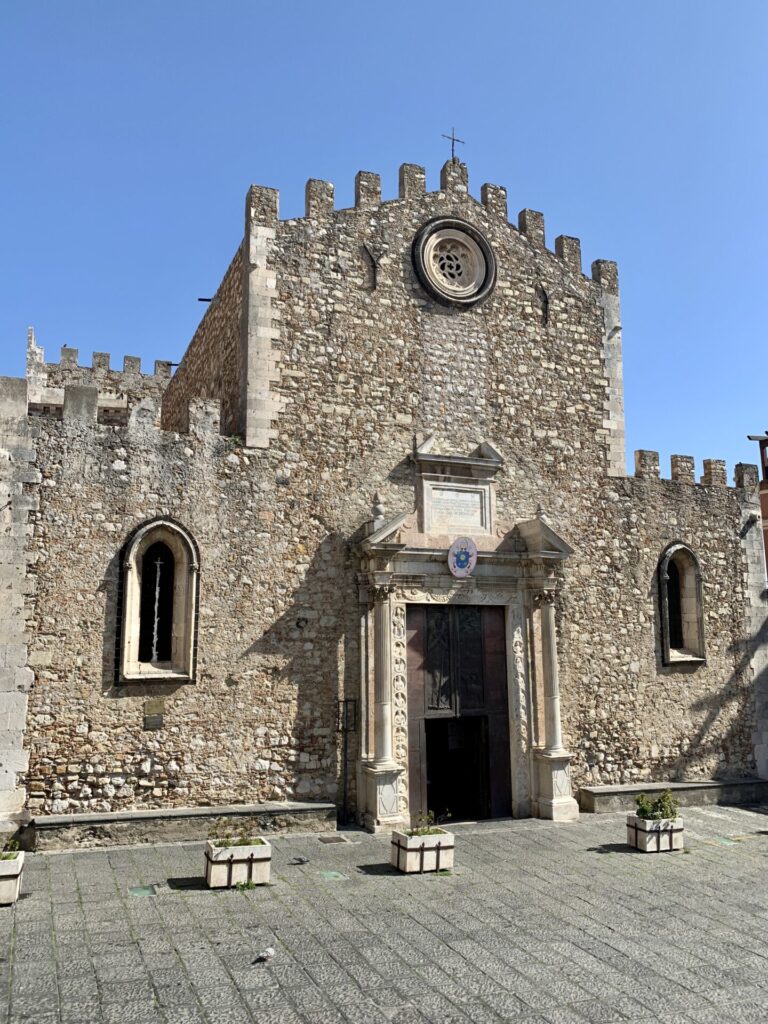 Una chiesa a Taormina