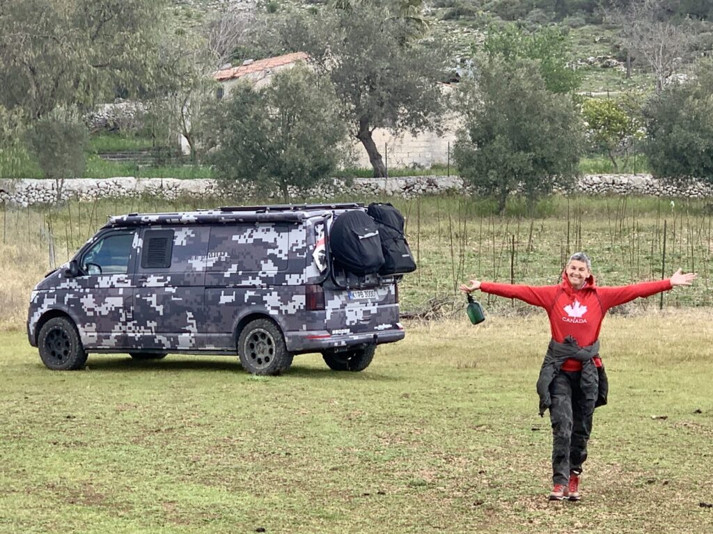 Torgit Häusgen in front of the PlanBwagen