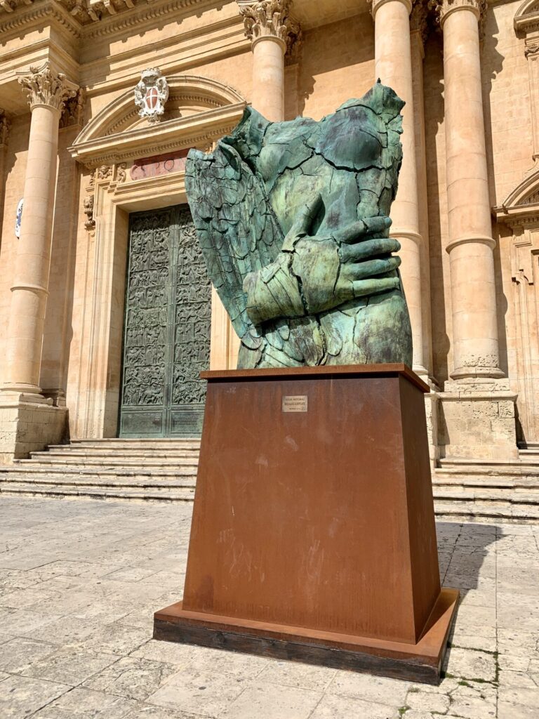 Bronze Statue 'Eros Alato Screpolato' 2013 von Igor Mitoraj