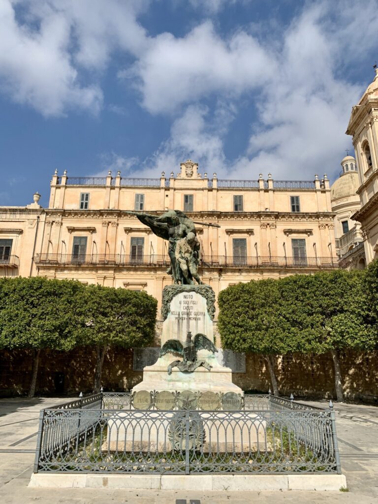 Monument in Noto