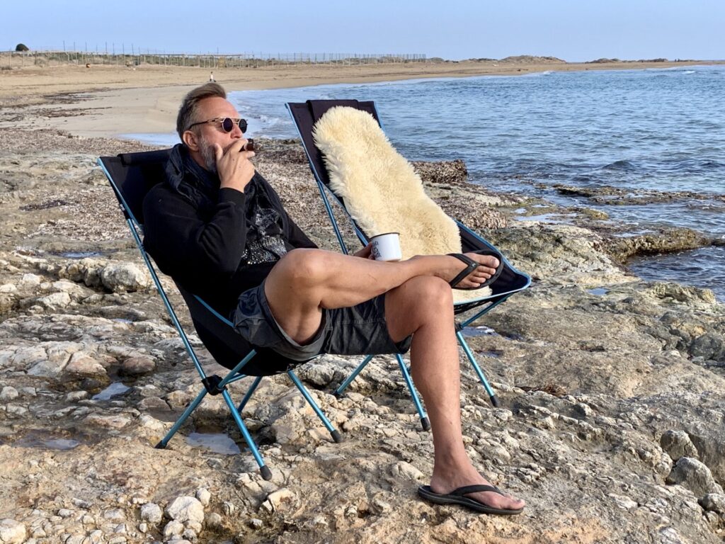 Marc Häusgen smokes cigar