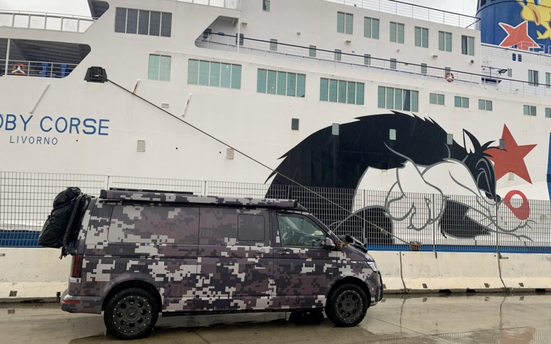 PlanBwagen devant le ferry