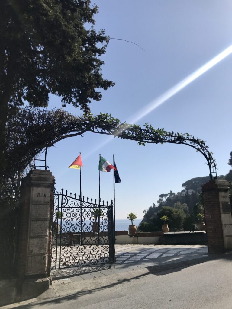 Fahnen in Taormina