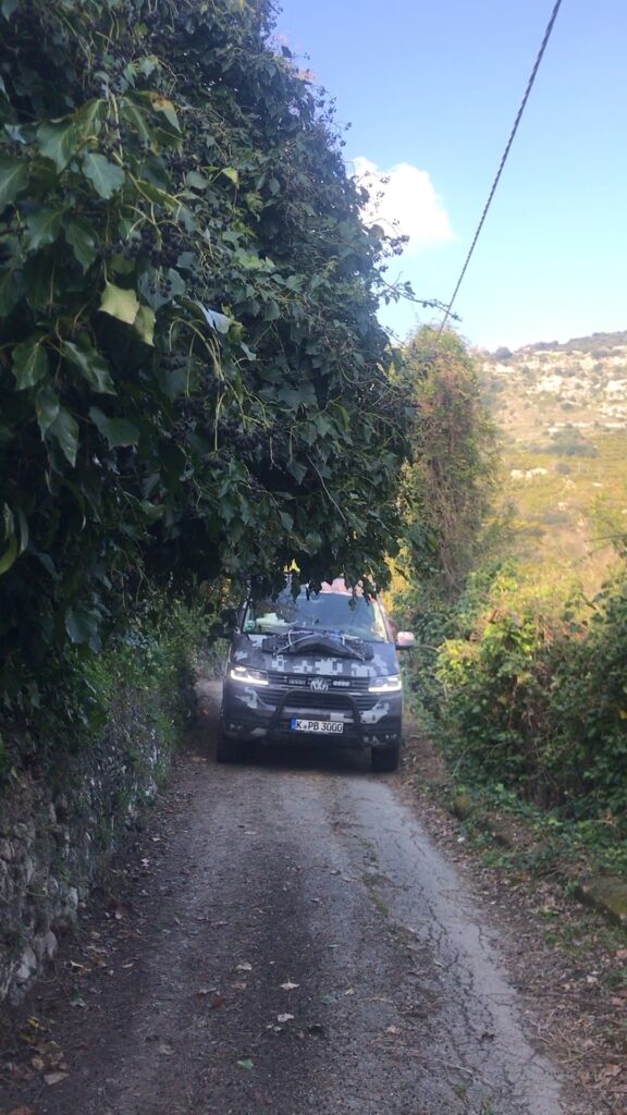 Our PlanBwagen on the narrow paths of Sicily