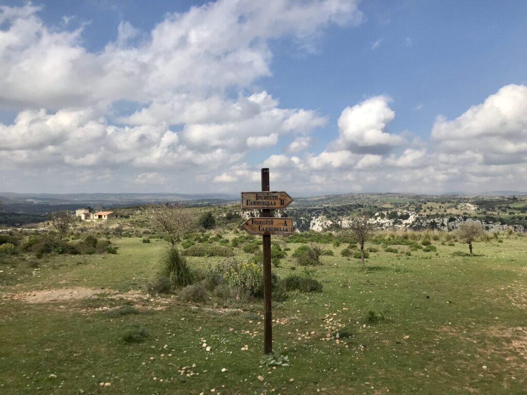 Wegweiser zur Schlucht Cavagrande del Cassibile auf Sizilien