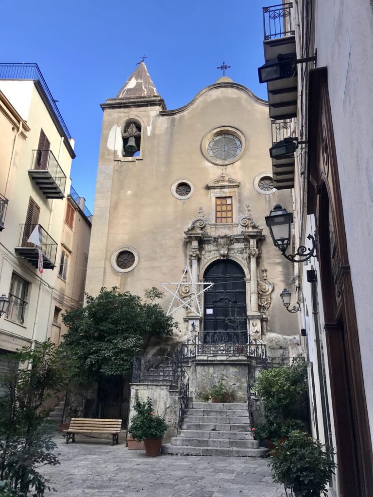 kleine Kirche in Cefalù
