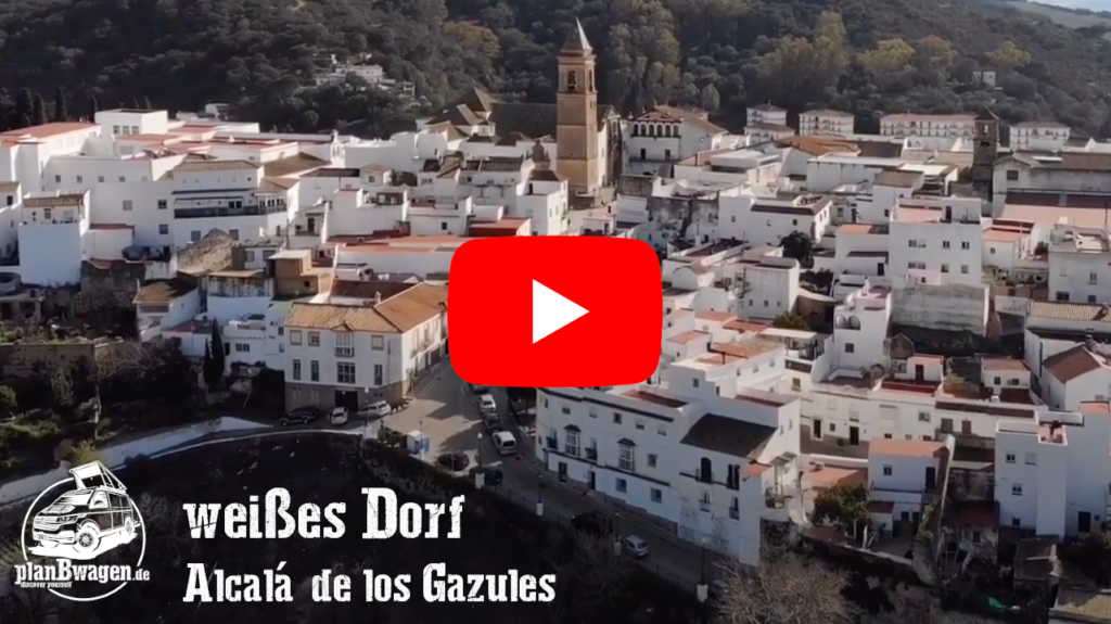 weißes Dorf - Alcalá de los Gazules aus der Luft - Comarca, Provinz Cádiz, Andalusien, Spanien