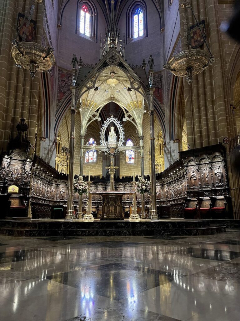 Die Kathedrale von Pamplona – der Altar