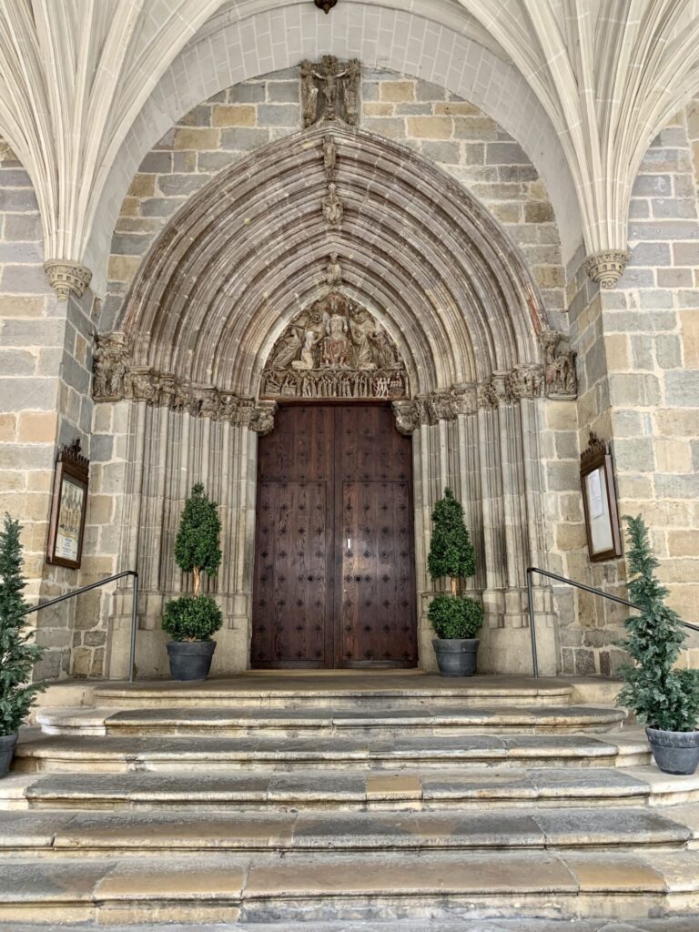 Pamplona – Portal der Iglesia de San Santornino